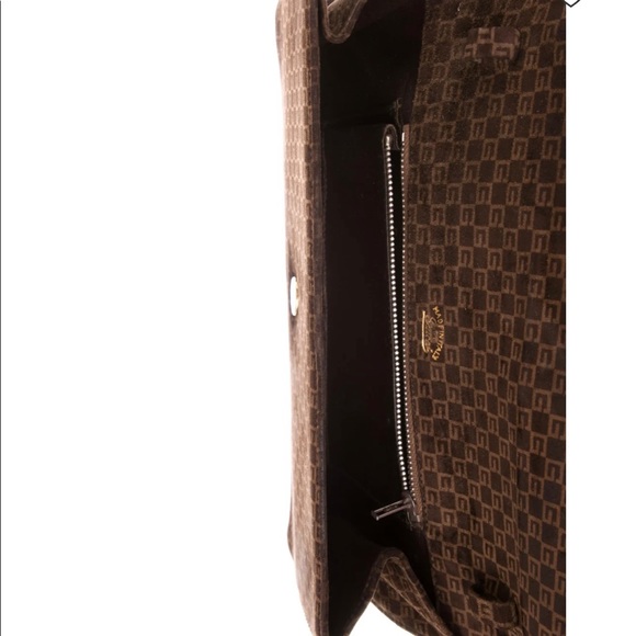 Vintage Gucci clutch with gold chain. #AuthenticGucci - Picture 4 of 6